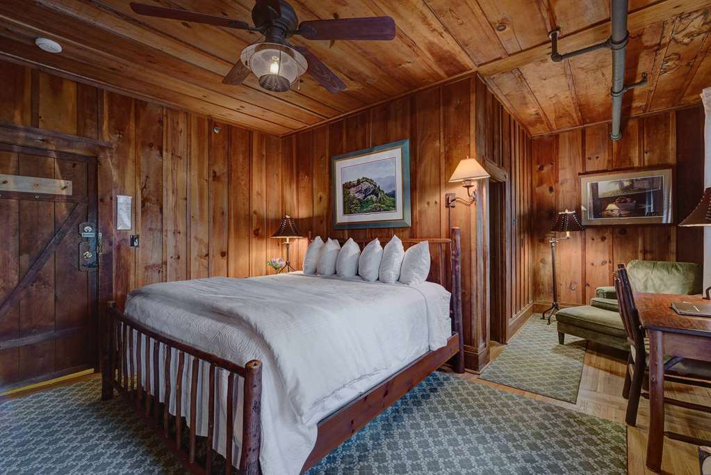 High Hampton Resort Cashiers Room photo